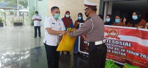 Ditlantas Polda Sultra Bagi Sembako Untuk Tenaga Medis RSU Bahteramas