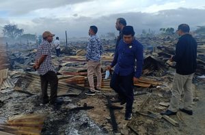 Anggota DPRD Muna Tinjau Sisa Kebakaran Pasar Laino
