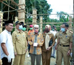 Gunakan Dana Pribadi, Bupati dan Sekda Konsel Biaya Pembangunan Mesjid di Angata