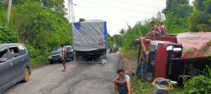 Truk Pemuat Sayur asal Sulsel Terbalik di Kolut