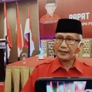 Ketua DPD PDIP Sultra Lukman Abunawas saat diwawancarai MEDIA KENDARI.COMBetirudin