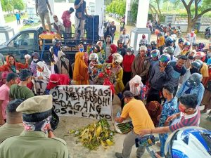 Korban Kebakaran Pasar Laino Protes Pemkab Muna, Pedagang Geruduk Dewan