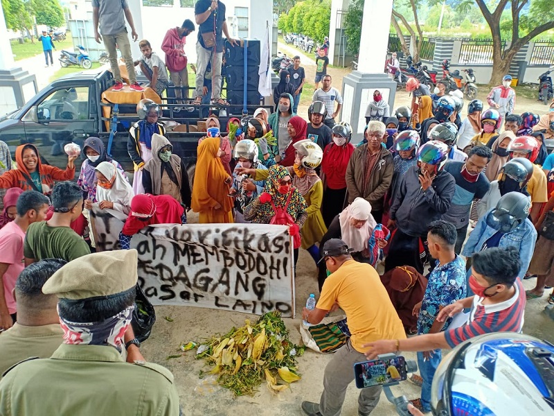 Korban Kebakaran Pasar Laino Protes Pemkab Muna, Pedagang Geruduk Dewan