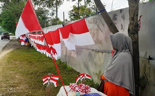 Jerit Hati Penjual Bendera di Kota Kendari, Minim Penjualan Akibat Pandemi