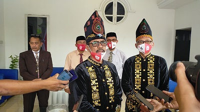 Drs. H. Nur Rahman Umar, MH (Bupati Kolaka Utara), H. Abbas, SE (Wakil Bupati Kolaka Utara)