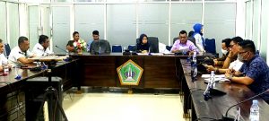 Rapat Bersama DPRD Kolut, Warga Pumbolo Lakukan ‘Walk Out’