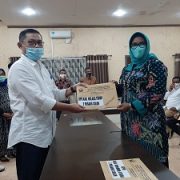 Penyerahan Hasil pemeriksaan Kesehatan bakal pasangan calon Bupati dan Wakil Bupati