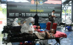 Donor Darah HUT TNI ke-75, Lanal Kendari Kumpulkan 51 Kantong Darah