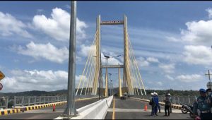 Nur Alam : Masyarakat Sultra Wajib Bersyukur Jembatan Teluk Kendari Akan Difungsikan