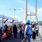 Jembatan Teluk Kendari Ramai di Kunjungi Warga