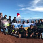 Tim ASR Adventure Berhasil Kibarkan Bendera di Puncak Padamarang Kolaka