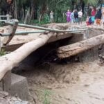 Banjir Bandang Hantam Desa Latawaro Kolut, Warga Mengungsi dan Mobil Hanyut