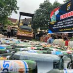 Polda Sultra Musnahkan Ribuan Botol Miras Pabrik dan Tradisional