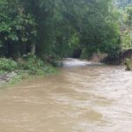 Diterjang Banjir, Jembatan Penghubung Dua Desa di Kolut Putus
