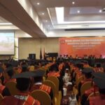 Lukman Abunawas Jadi Wisudawan Istimewa di Prosesi Wisuda Sarjana Dan Pasca Sarjana Unsultra