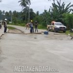 Bahayakan Pengendara, DPU Kolut Tutup Jalan Berlubang di Ibu Kota