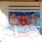 PT PLM Bantu Seratusan Sak Pupuk ke Petani di Desa Wumbubangka