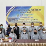 Wali Kota Kendari Kukuhkan Pengurus IKA FEB UHO Periode 2021-2024