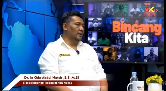 Ketua KPU Sultra Laode Abdul Natsir saat hadir di program bincang kita Mek.TV, Selasa, 12 Oktober 2021