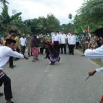 Bupati Butur Disambut Pencak Silat Saat Menghadiri Pesta Rakyat Desa Sumampeno