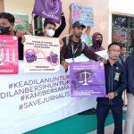 AJI Kendari dan IJTI Sultra Gelar Aksi Solidaritas di Pengadilan Negeri Kendari