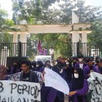 Ratusan Mahasiswa Lakidende Gelar Aksi Damai di DPRD Konawe