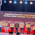 Kolaka Utara Terima Penghargaan Realisasi APBD Tertinggi 2021 