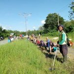 Tenaga Honorer Lapangan Dinas Lingkungan Hidup Kerja Bakti di Desa Waturempe