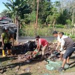 Honorer Lapangan DLH Mubar Bersihkan Tumpukan Sampah di Pasar Lawa