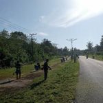 Persiapan HUT Kemerdekaan, Tenaga Honorer Lapangan DLH Mubar Kerja Bakti di Desa Lafinde