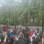 Tak Terbendung, Ratusan Masa Aksi Demo Tolak Kenaikan Harga BBM di Kantor DPRD Sultra