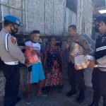 Polsek Mastim Polres Baubau Bagikan Bansos Sembako