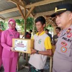 Polres Konsel Berikan Sembako Gratis Kepada Kaum Dhuafa