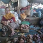 Sejumlah Pedagang Pasar Wameo Mengeluh Tidak Terima Bantuan Uang Tunai dari Jokowi