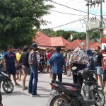 Warga Protes Polisi Diduga Bebaskan Pelaku Penikaman, Jalan Depan Rumah Sakit Santaana Diblokade