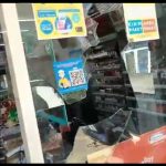 Diamuk Penderita Gangguan Jiwa, Pintu Indomaret Konda Pecah Berantakan