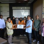 Yayasan Hadji Kalla Serahkan Beasiswa di Tiga Kampus Kota Kendari