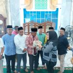 Nur Alam Serahkan Bantuan Rp 500 Juta ke Masjid Al-Alam