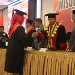 Rektor Unsultra Wisuda 261 Mahasiswa Program Sarjana dan Pascasarjana