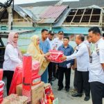 Dua Kepala Keluarga Korban Kebakaran Terima Bantuan Dari Pemkot Kendari