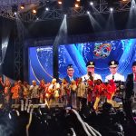 Tutup Konser HUT Sutra, Iwan Fals Bersama Pejabat Nyanyikan Lagu Tanah Wolio