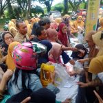 Pemda Kolut Gelar Pasar Murah Jelang Idul Adha, Langsung di Serbu Warga