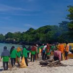 DLH Membersihkan Jalanan Kota Sambut Haroana Baubau