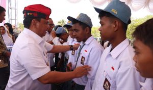 Lagi, Pj Gubernur Sultra Membagikan Bantuan Beasiswa dan 2 Ribu Paket Sembako di Mubar