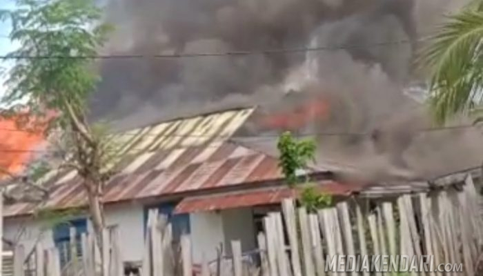 Satu Rumah di Muna Nyaris Ludes Dilalap Si Jago Merah, Pemilik Syok Berat