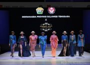 Tenunan Sultra Kembali Tampil di Indonesia Fashion Week