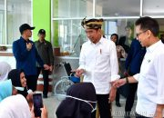 Kunker ke Muna, Presiden Jokowi Beri Bantuan Alkes Modern dan Modal Kerja Pedagang