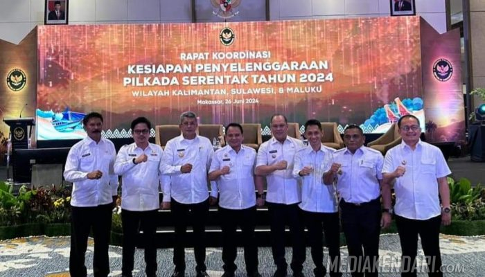 Pj Gubernur Sultra, Andap Budhi Revianto Hadiri Rakor Kesiapan Pilkada Serentak Tahun 2024 di Makassar
