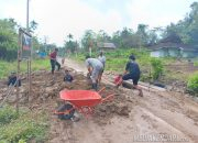 Satgas TMMD Kodim 1430/Konut Bersama Masyarakat Perbaiki Jembatan Penghubung