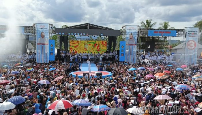 Empat Artis Ibu Kota Ikut Meriahkan Kampanye Akbar Paslon No 3 Harmin dan Dessy di Lapangan Sepak Bola Desa Humboto Uepai, Ribuan Massa dari 28 Kecamatan Turut Memeriahkannya